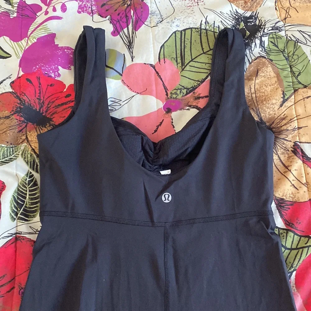 Lululemon Aria Tank - Picture 6 of 9
